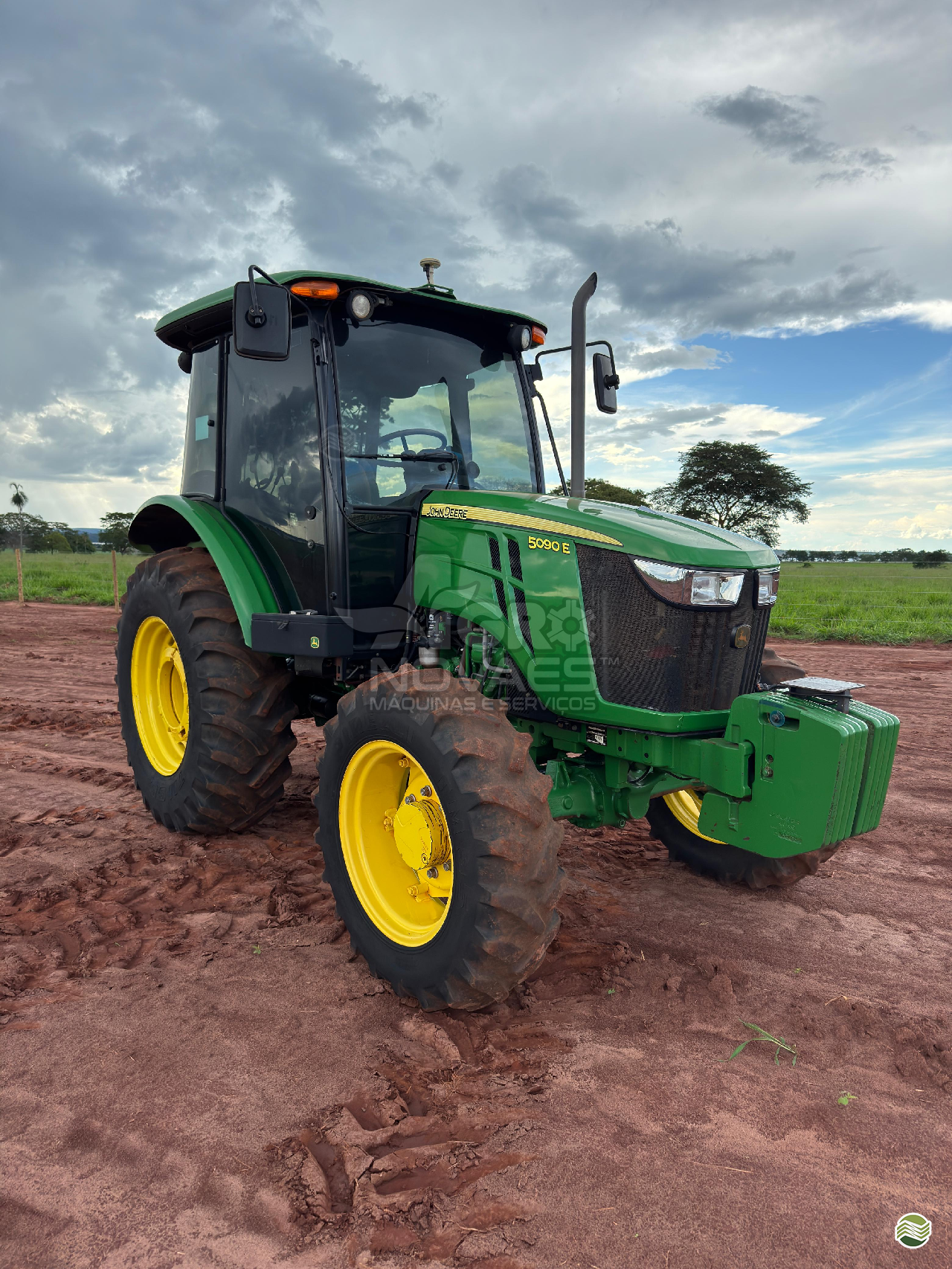 TRATOR JOHN DEERE JOHN DEERE 5090E Tração 4x4 Agro Novaes Máquinas Agrícolas FERNANDOPOLIS SÃO PAULO SP